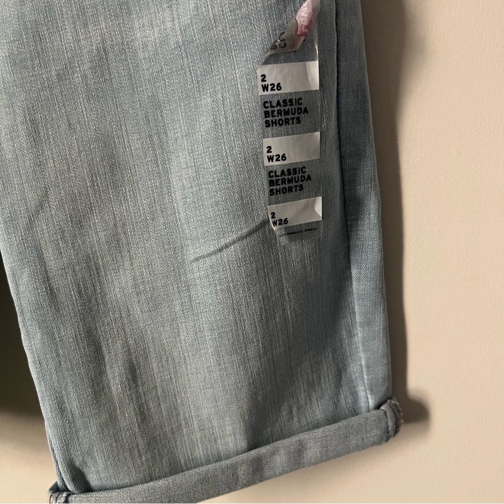 Levi’s Classic Bermuda Shorts in Slate Away - Picture 9 of 10